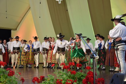 Piąty dzień Tygodnia Kultury Beskidzkiej w Wiśle - występy w wiślańskim amfiteatrze - Zespół Regle z Poronina